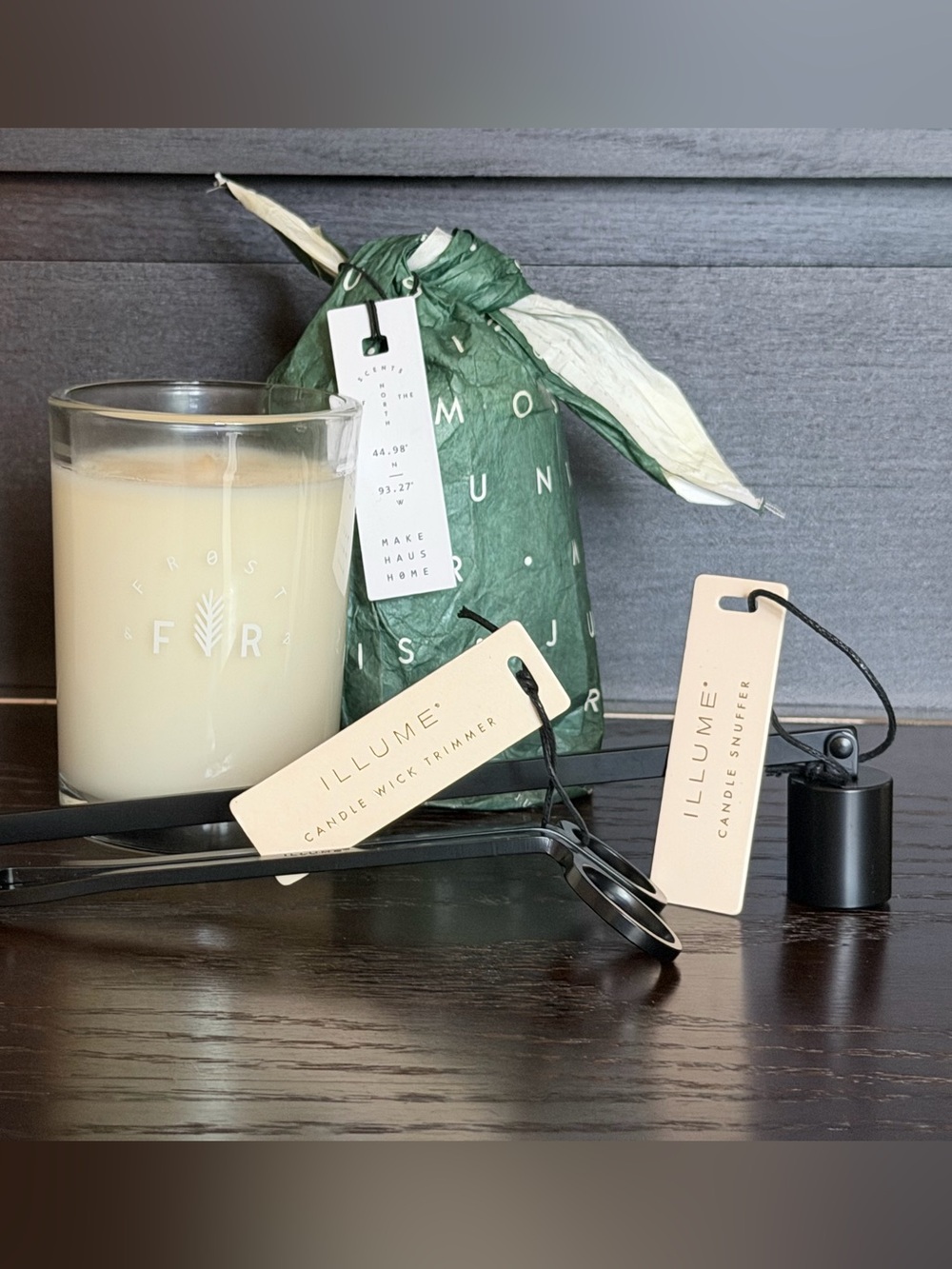 Illume Juniper Moss Candle with Black Wick Trimmer & Snuffer